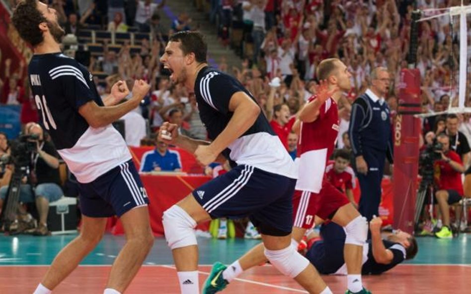 Taki widok w niedzielę wieczorem to marzenie nas wszystkich. Od lewej Mateusz Mika, Fabian Drzyzga i