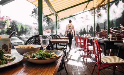 Kelner na zleceniu? Stanowisko GIP nie po myśli restauratorów