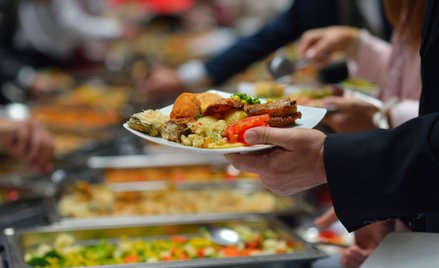 Kiedy pracodawca zaliczy wydatki na catering do kosztów uzyskania przychodów