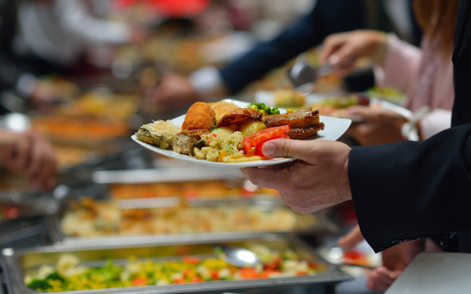 Kiedy pracodawca zaliczy wydatki na catering do kosztów uzyskania przychodów