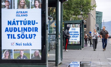 Kampania przed referendum na Islandii. Plakaty przeciwników UE: „Zasoby naturalne na sprzedaż? Nie, 