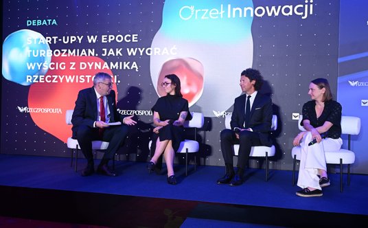 Uczestnicy panelu podczas tegorocznej gali (od lewej): prowadzący dyskusję Marcin Piasecki „Rzeczpos