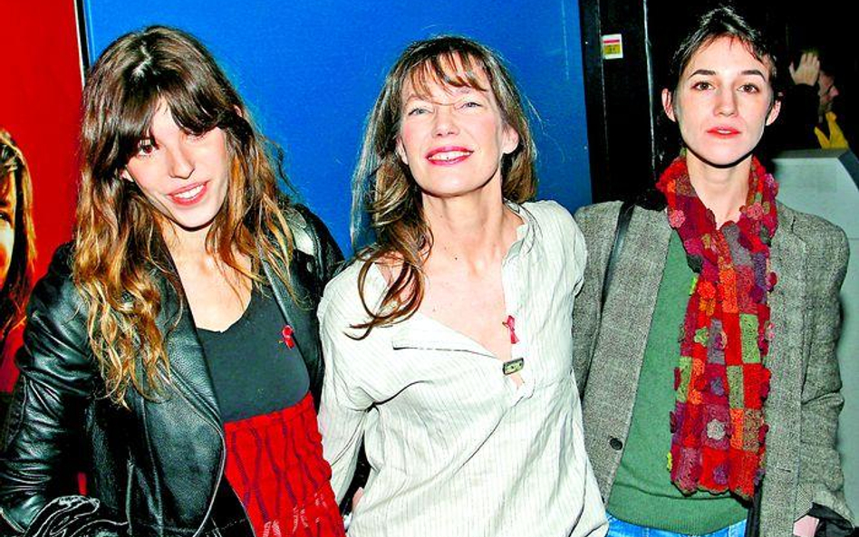 Jane Birkin i jej córki: Lou Doillon i Charlotte Gainsbourg. Wyglądają jak siosty, również pod wzglę