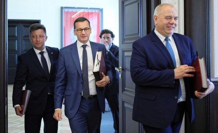 Dymisja Dworczyka? „Sasin tnie wpływy Morawieckiego jak salami”