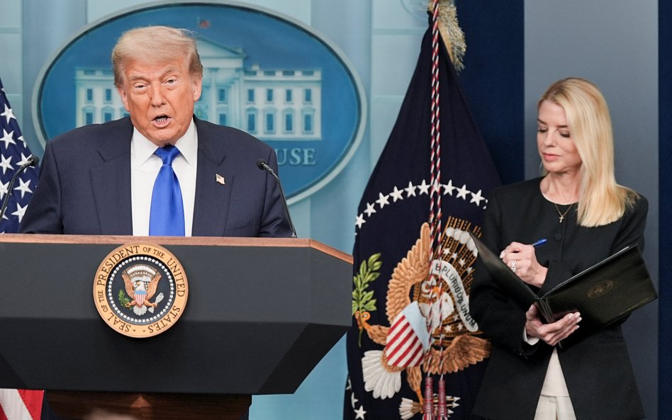Prezydent USA Donald Trump i prokurator generalna Pam Bondi
