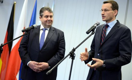 Wicekanclerz Niemiec i minister gospodarki Sigmar Gabriel (L) oraz wicepremier i minister rozwoju Ma