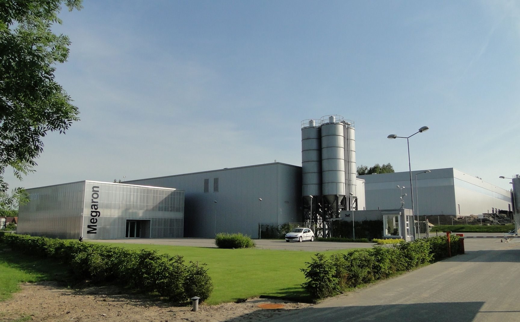 Megaron skupia się na asortymencie