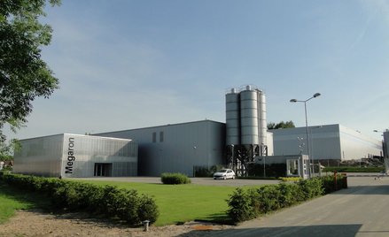 Megaron skupia się na asortymencie