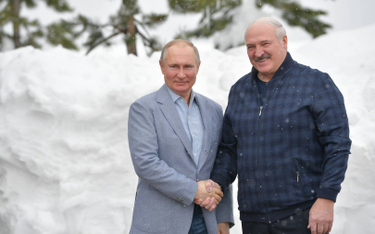 Kreml spieszy na ratunek białoruskiemu reżimowi