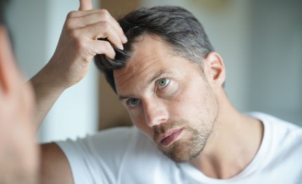 Nowe badania potwierdzają, że popularne leki na cukrzycę i otyłość zwiększają ryzyko łysienia
