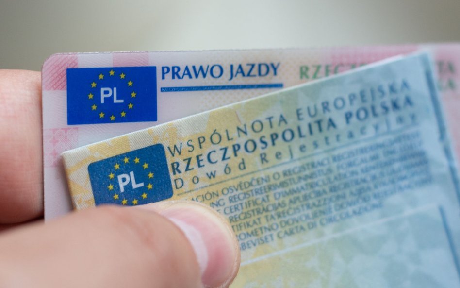 Dowodu rejestracyjnego i prawa jazdy lepiej nie zostawiać w domu