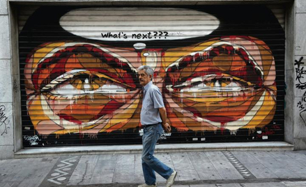 Grafitti w Atenach, czerwiec 2015. Ale pytanie „co dalej” zadają sobie w Europie nie tylko Grecy
