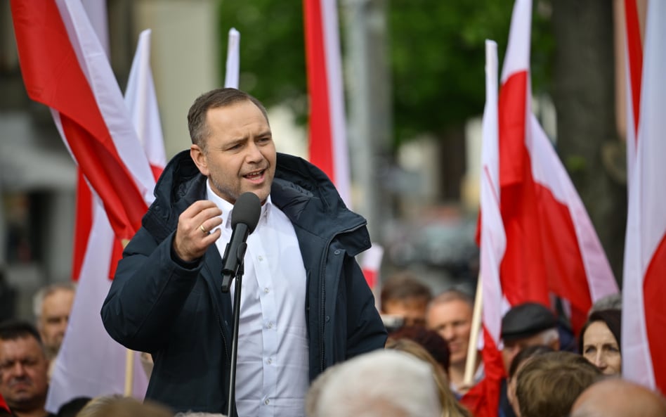 Temat pozyskanego w dziwny sposób mieszkania po konferencji polityków ze sztabu Karola Nawrockiego n