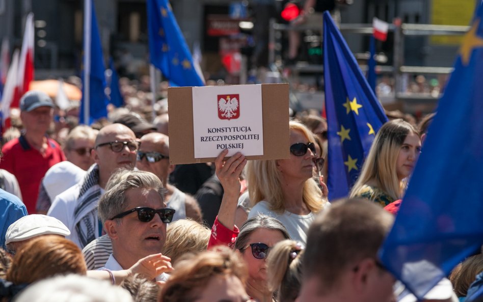 Partia Ziobry krytykuje sędziów za udział w marszu. "Mamy polityków w togach"