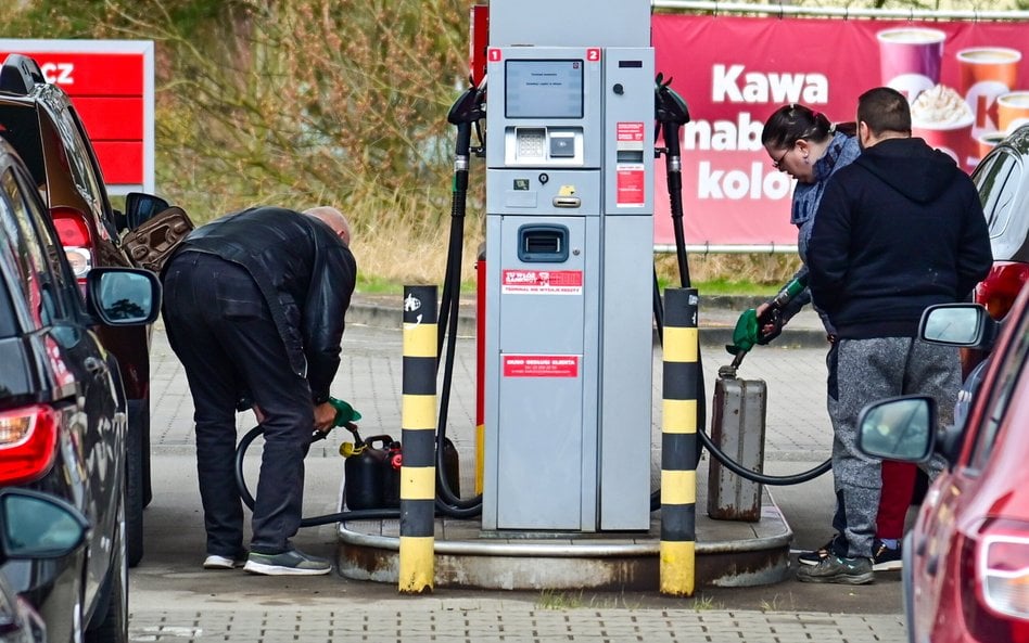 Rząd uspokaja, eksperci alarmują. Zapasy paliw mogą być niższe niż deklarowane