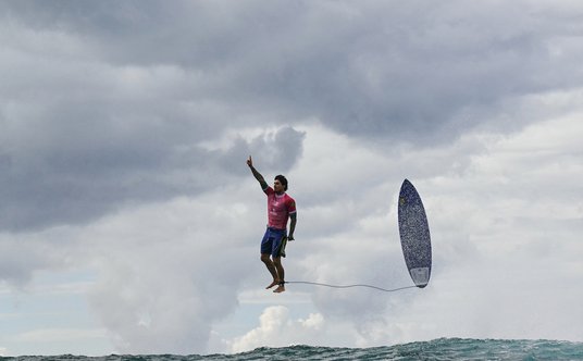 Zdjęcie brazylijskiego surfera Gabriela Mediny uznano za jedno z najlepszych na tych igrzyskach.