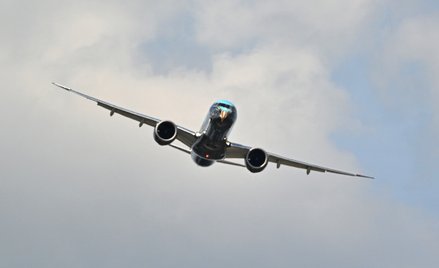 Embraer 195-E2 podczas 55. edycji Międzynarodowych Targów Lotniczych w Paryżu na lotnisku Paryż-Le B