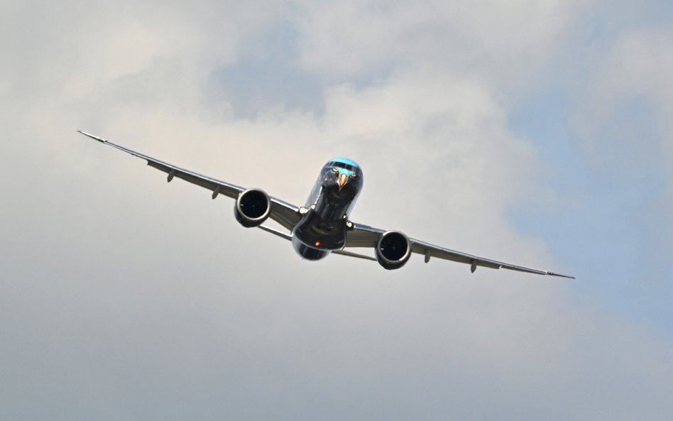 Embraer 195-E2 podczas 55. edycji Międzynarodowych Targów Lotniczych w Paryżu na lotnisku Paryż-Le B