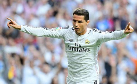 Cristiano Ronaldo broni trofeum. Z Realem wygrał w tym roku Ligę Mistrzów