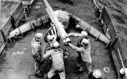 Ćwiczenia artylerzystów na jednym z niszczycieli, lata 30.