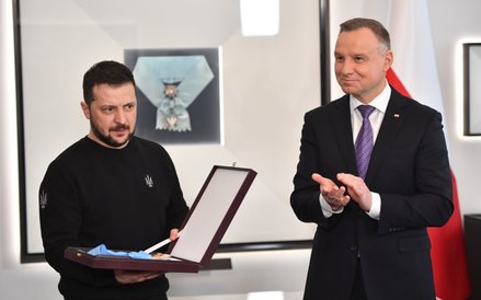 Wołodymyr Zełenski, w uznaniu zasług w pogłębianiu stosunków między Polską a Ukrainą, za działalność