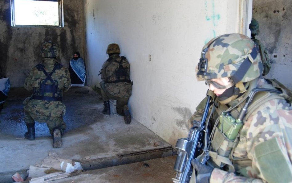 Walka wewnątrz budynku