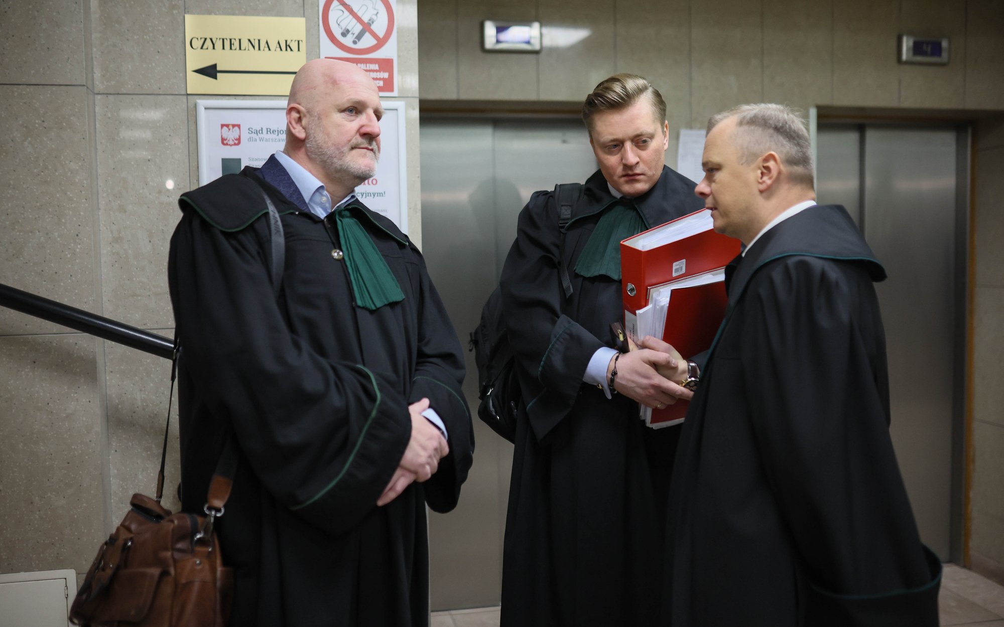 The destiny  of the arrest of Zbigniew Ziobro is at stake. An avalanche of defence requests