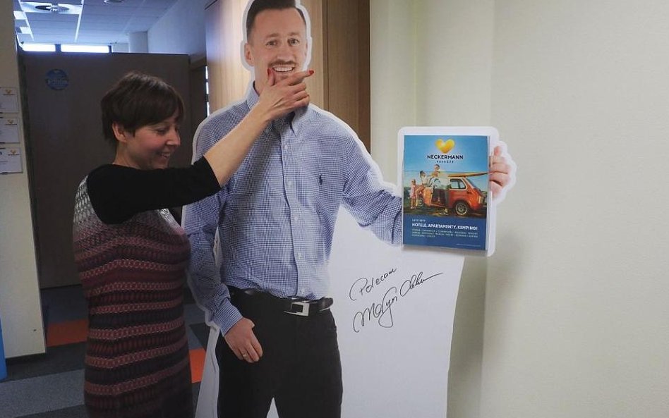 W kuluarach Neckermanna można spotkać mistrza skoków narciarskich Adama Małysza. Tu w towarzystwie r