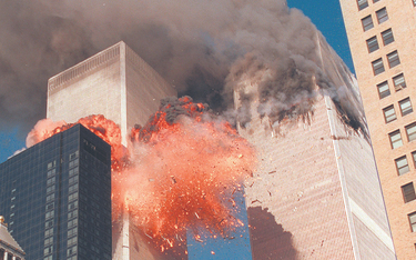 Drugi z porwanych samolotów uderza w Wieżę World Trade Center, 11 września 2001 roku