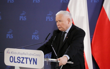 Nieustanne gawędy Jarosława Kaczyńskiego podczas jego objazdu po kraju są pozornie prezentem dla opo