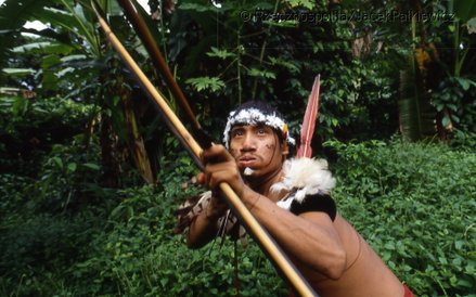 Indianie są zawsze czujni, obawiając się ataku złych duchów albo mieszkańców pobliskich siedlisk
