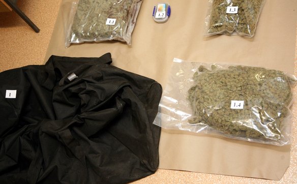 Przedmiotem transakcji były paczki z marihuaną