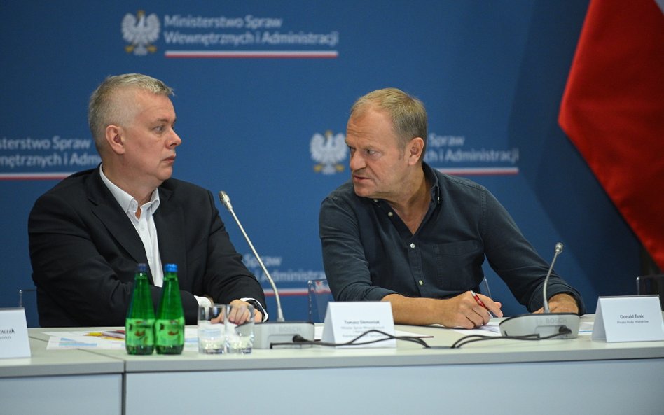 Donald Tusk zarządza kryzysem