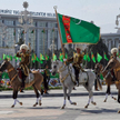 Turkmenistan: Dyktatura zaciska pasa