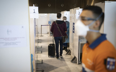 Port lotniczy Paryż-Roissy-Charles de Gaulle, strefa testowania pasażerów przy pomocy testów antygen