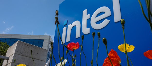 Intel ma szansę rozkwitnąć dzięki inwestycji Nvidii. Teraz zyskuje silne wsparcie na rynku chipów