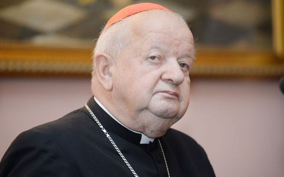 Kard. Dziwisz: Jako biskup nie brałem pensji