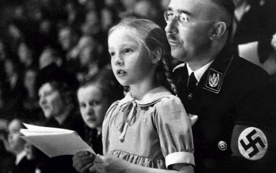 Heinrich Himmler z córką Gudrun na zawodach sportowych w Berlinie w 1938 roku