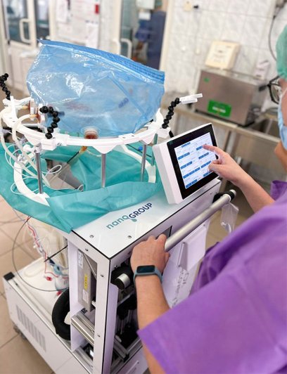 NanOX Recovery Box to urządzenie pozwalające na bezpieczne przechowywanie nerek, bieżące monitorowan