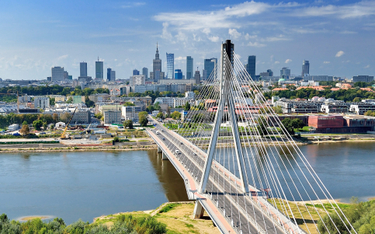 Warszawa cieszy się niesłabnącym zainteresowaniem inwestorów. Na znaczeniu wciąż zyskują regiony