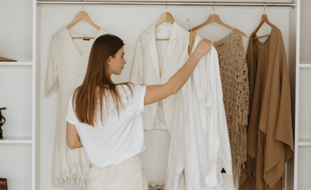 Kompletując garderobę, warto korzystać z porad ekspertów świata mody.