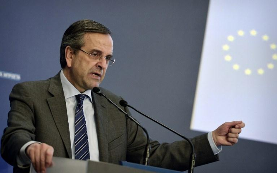 Premier Samaras rozdaje pieniądze