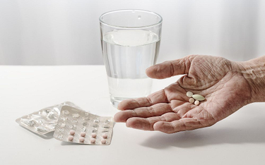Szukanie leków poza aptekami ryzykowne dla pacjentów - ostrzegają farmaceuci