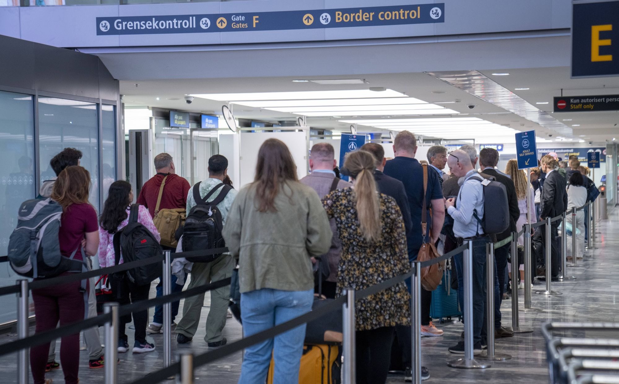 Branża lotnicza ostrzega: choćby sześciogodzinne kolejki na lotniskach