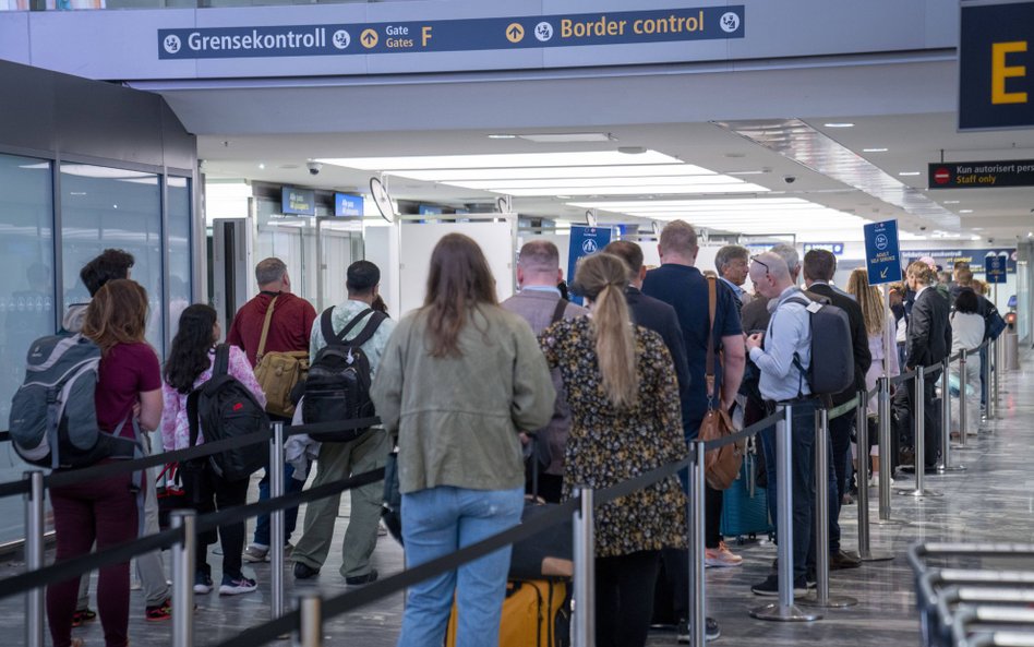 Nowy system kontroli granic Unii Europejskiej grozi paraliżem lotnisk - alarmuje branża turystyczna
