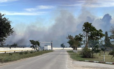 Kłęby dymu nad bazą na Krymie