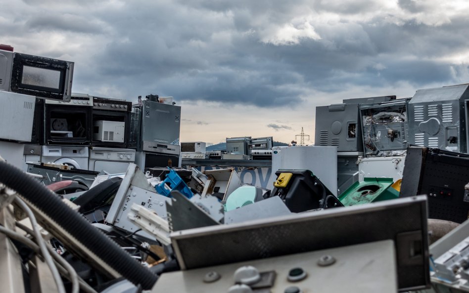 Tylko 17 proc. e-odpadów podawanych jest recyklingowi