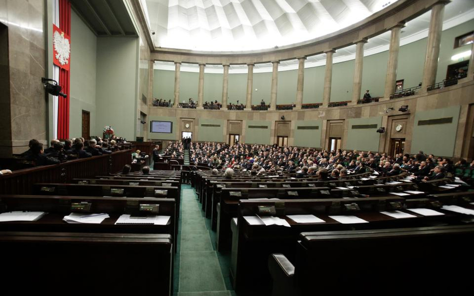 Kaczyński ostro w sejmie: „W kraju panuje nędza"