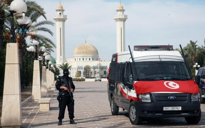 Policja odgrodziła pomnik prezydenta Habiba Bourgiby w Monastirze, który miał być celem ataku terror