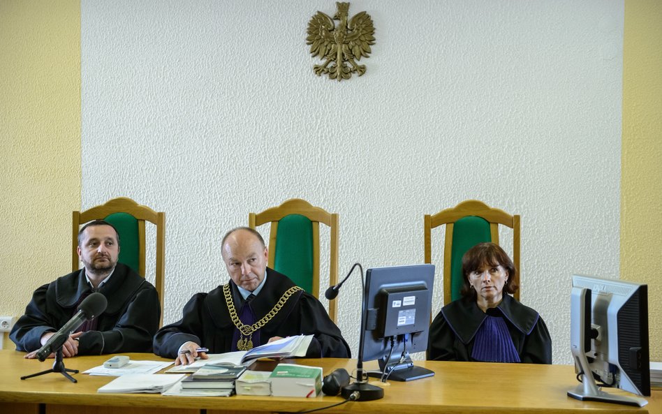 Ławnicy mają wrócić do orzekania w sądach powszechnych. Co z ich kadencją?
